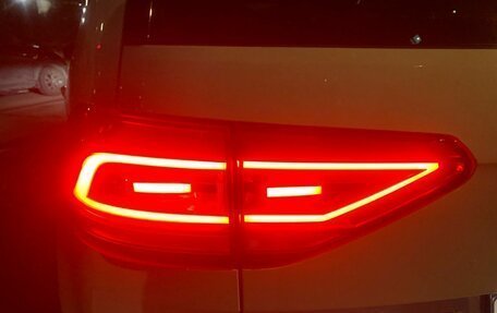 Volkswagen Touran III, 2018 год, 1 670 000 рублей, 16 фотография