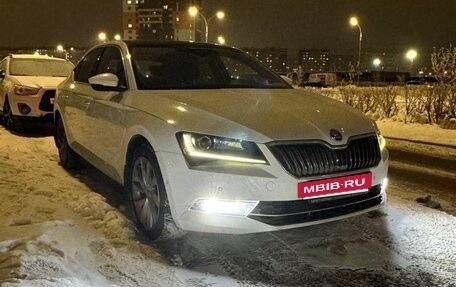 Skoda Superb III рестайлинг, 2015 год, 1 935 000 рублей, 4 фотография