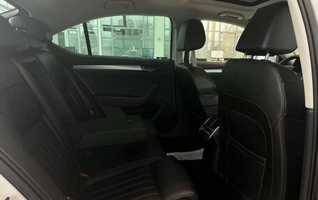 Skoda Superb III рестайлинг, 2015 год, 1 935 000 рублей, 33 фотография