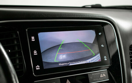 Mitsubishi Outlander III рестайлинг 3, 2018 год, 1 940 000 рублей, 14 фотография