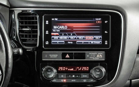 Mitsubishi Outlander III рестайлинг 3, 2018 год, 1 940 000 рублей, 13 фотография