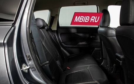 Mitsubishi Outlander III рестайлинг 3, 2018 год, 1 940 000 рублей, 9 фотография