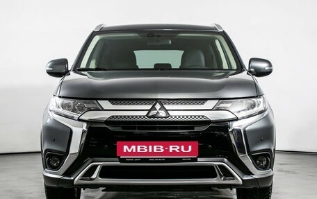 Mitsubishi Outlander III рестайлинг 3, 2018 год, 1 940 000 рублей, 2 фотография