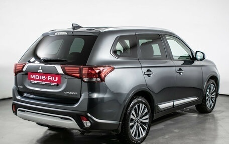 Mitsubishi Outlander III рестайлинг 3, 2018 год, 1 940 000 рублей, 5 фотография