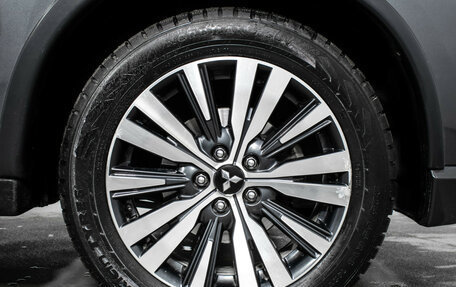 Mitsubishi Outlander III рестайлинг 3, 2018 год, 1 940 000 рублей, 15 фотография