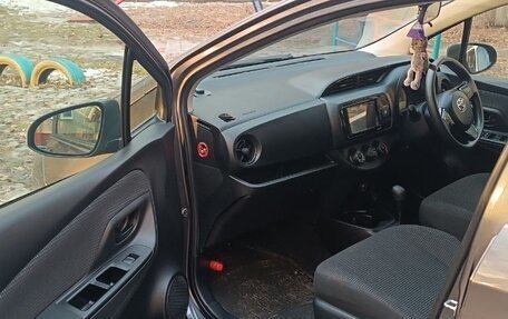 Toyota Vitz, 2019 год, 950 000 рублей, 6 фотография