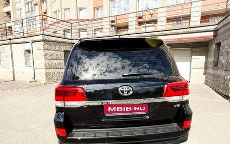 Toyota Land Cruiser 200, 2018 год, 9 499 000 рублей, 8 фотография