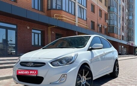 Hyundai Solaris II рестайлинг, 2013 год, 1 000 000 рублей, 4 фотография