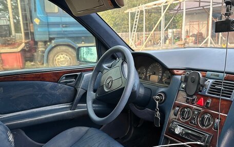 Mercedes-Benz E-Класс, 1996 год, 280 000 рублей, 6 фотография