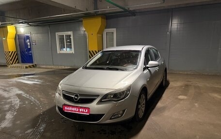 Opel Astra J, 2010 год, 555 000 рублей, 1 фотография