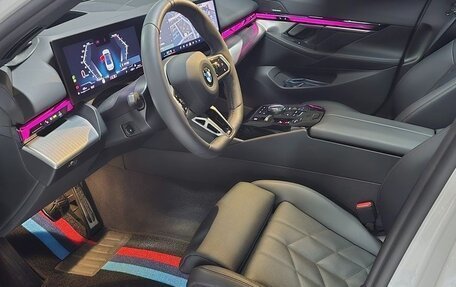 BMW 5 серия, 2024 год, 5 805 000 рублей, 12 фотография