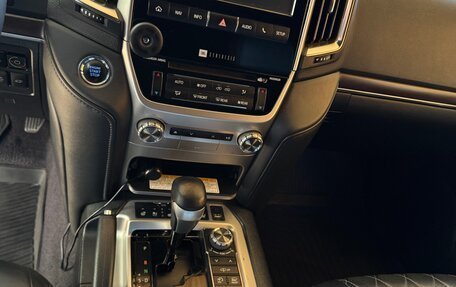 Toyota Land Cruiser 200, 2016 год, 6 500 000 рублей, 21 фотография