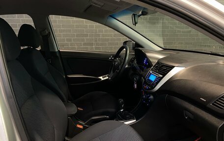 Hyundai Solaris II рестайлинг, 2013 год, 820 000 рублей, 11 фотография