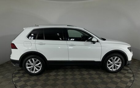 Volkswagen Tiguan II, 2018 год, 2 200 000 рублей, 4 фотография