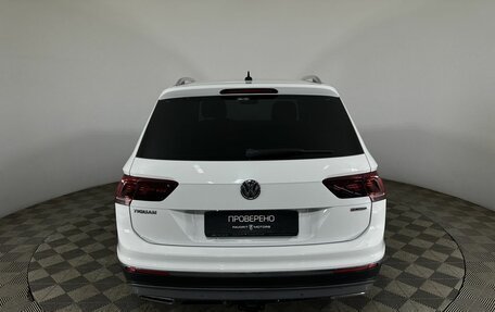 Volkswagen Tiguan II, 2018 год, 2 200 000 рублей, 3 фотография
