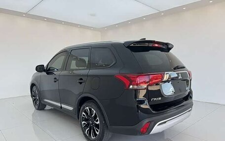 Mitsubishi Outlander III рестайлинг 3, 2021 год, 1 930 469 рублей, 6 фотография