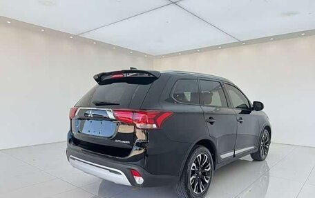 Mitsubishi Outlander III рестайлинг 3, 2021 год, 1 930 469 рублей, 4 фотография