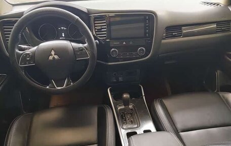 Mitsubishi Outlander III рестайлинг 3, 2021 год, 1 930 469 рублей, 10 фотография