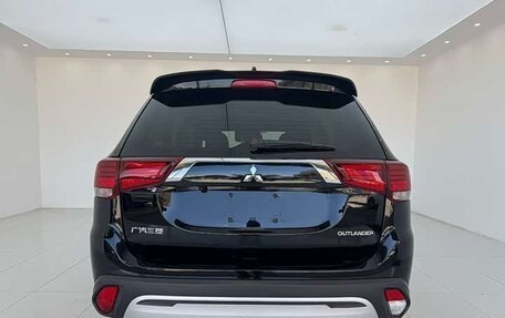 Mitsubishi Outlander III рестайлинг 3, 2021 год, 1 930 469 рублей, 5 фотография