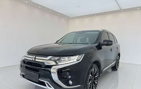 Mitsubishi Outlander III рестайлинг 3, 2021 год, 1 930 469 рублей, 3 фотография