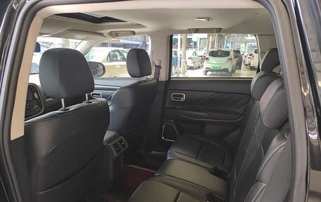 Mitsubishi Outlander III рестайлинг 3, 2021 год, 1 930 469 рублей, 11 фотография