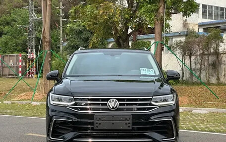 Volkswagen Tiguan II, 2024 год, 3 710 000 рублей, 2 фотография