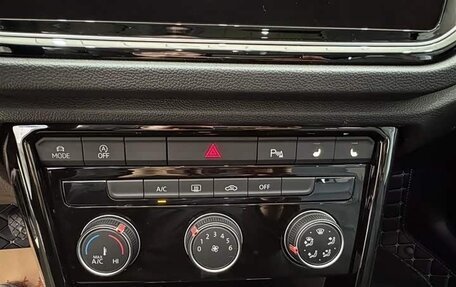 Volkswagen T-Roc I, 2021 год, 1 490 000 рублей, 13 фотография