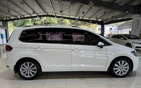 Volkswagen Touran III, 2018 год, 1 756 000 рублей, 4 фотография
