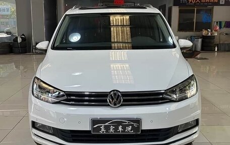 Volkswagen Touran III, 2018 год, 1 756 000 рублей, 2 фотография