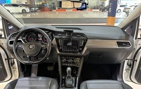 Volkswagen Touran III, 2018 год, 1 756 000 рублей, 14 фотография