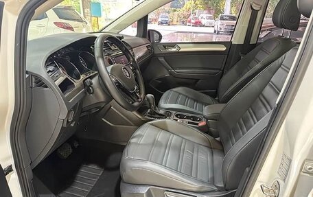 Volkswagen Touran III, 2018 год, 1 756 000 рублей, 10 фотография