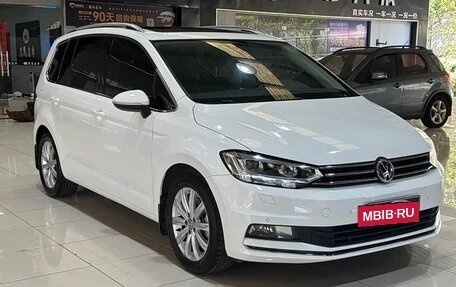 Volkswagen Touran III, 2018 год, 1 756 000 рублей, 3 фотография