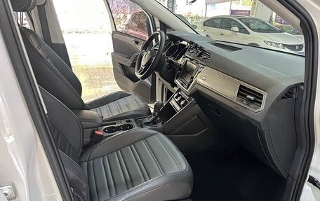 Volkswagen Touran III, 2018 год, 1 756 000 рублей, 13 фотография