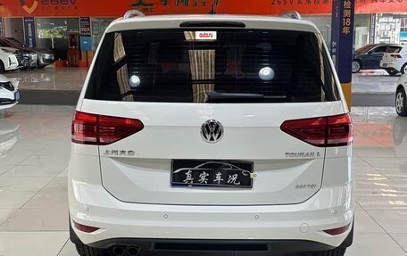 Volkswagen Touran III, 2018 год, 1 756 000 рублей, 6 фотография