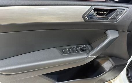 Volkswagen Touran III, 2018 год, 1 756 000 рублей, 20 фотография