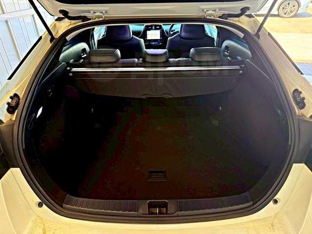 Toyota Prius IV XW50, 2022 год, 1 750 000 рублей, 6 фотография