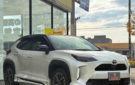 Toyota Yaris Cross, 2022 год, 1 690 000 рублей, 1 фотография