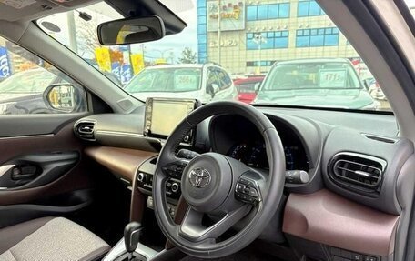 Toyota Yaris Cross, 2022 год, 1 690 000 рублей, 8 фотография