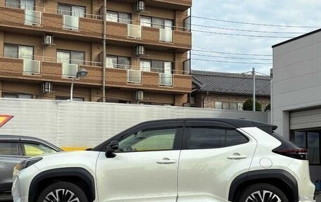 Toyota Yaris Cross, 2022 год, 1 690 000 рублей, 7 фотография