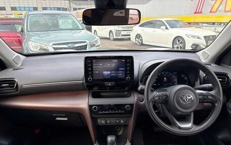 Toyota Yaris Cross, 2022 год, 1 690 000 рублей, 11 фотография