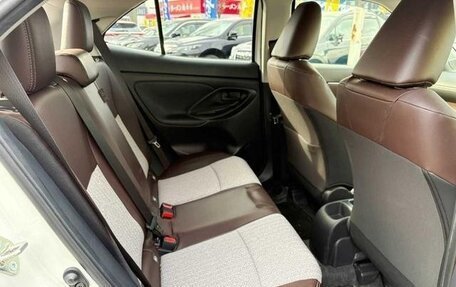 Toyota Yaris Cross, 2022 год, 1 690 000 рублей, 10 фотография