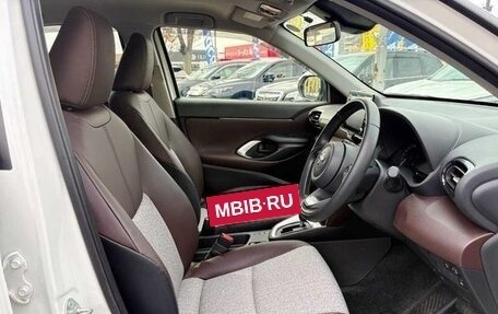 Toyota Yaris Cross, 2022 год, 1 690 000 рублей, 9 фотография