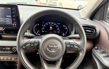 Toyota Yaris Cross, 2022 год, 1 690 000 рублей, 12 фотография