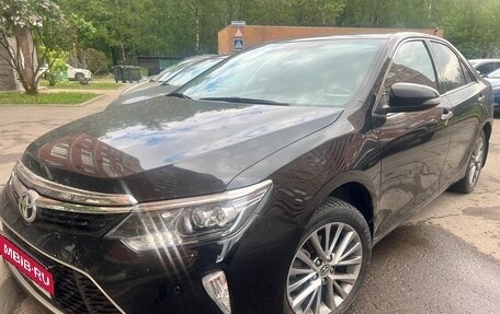 Toyota Camry, 2018 год, 2 350 000 рублей, 1 фотография