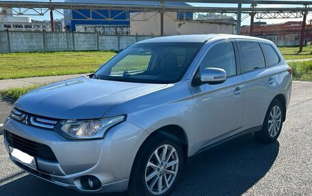 Mitsubishi Outlander III рестайлинг 3, 2012 год, 1 150 000 рублей, 2 фотография