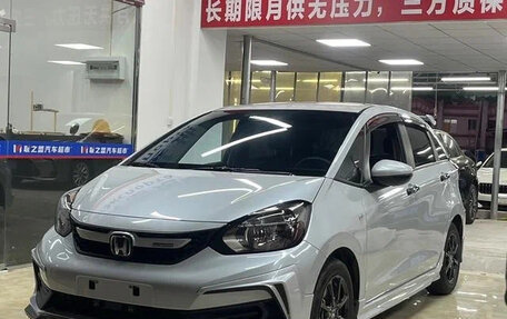 Honda Fit, 2021 год, 950 000 рублей, 1 фотография