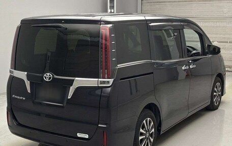 Toyota Esquire I, 2021 год, 2 000 000 рублей, 3 фотография