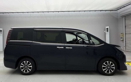 Toyota Esquire I, 2021 год, 2 000 000 рублей, 6 фотография