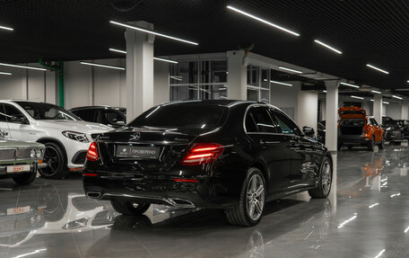 Mercedes-Benz E-Класс, 2020 год, 4 190 000 рублей, 5 фотография