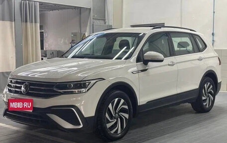 Volkswagen Tiguan II, 2021 год, 2 545 000 рублей, 1 фотография